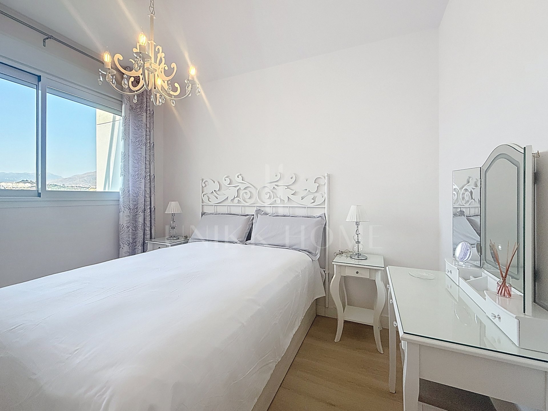 Ático de 3 dormitorios en el centro de Estepona a 5 minutos a pie de la playa - Construcción reciente