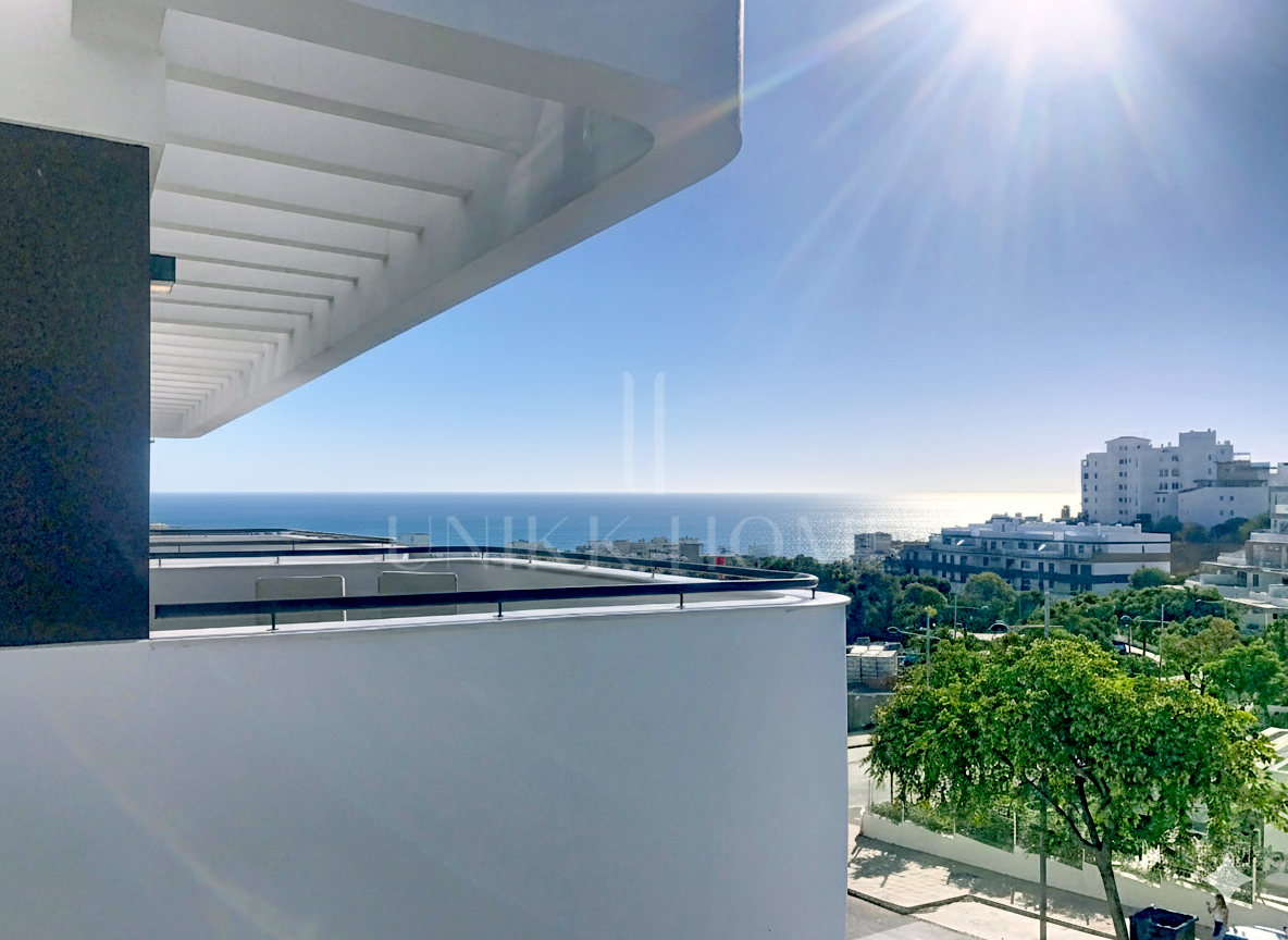 Modern Ready to Move-In Duplex Penthouse with Sea Views in Las Mesas, Estepona