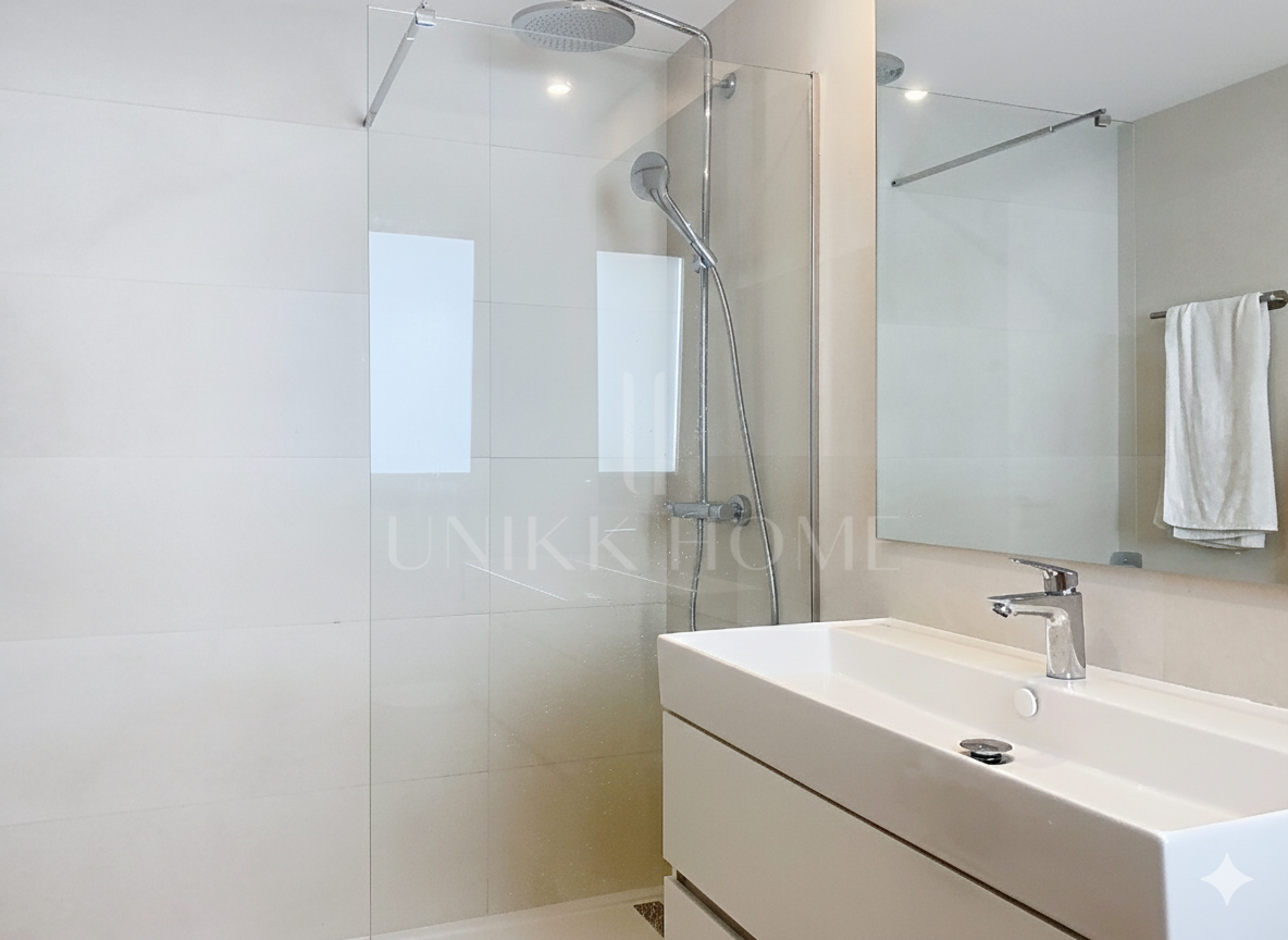 Modern Ready to Move-In Duplex Penthouse with Sea Views in Las Mesas, Estepona