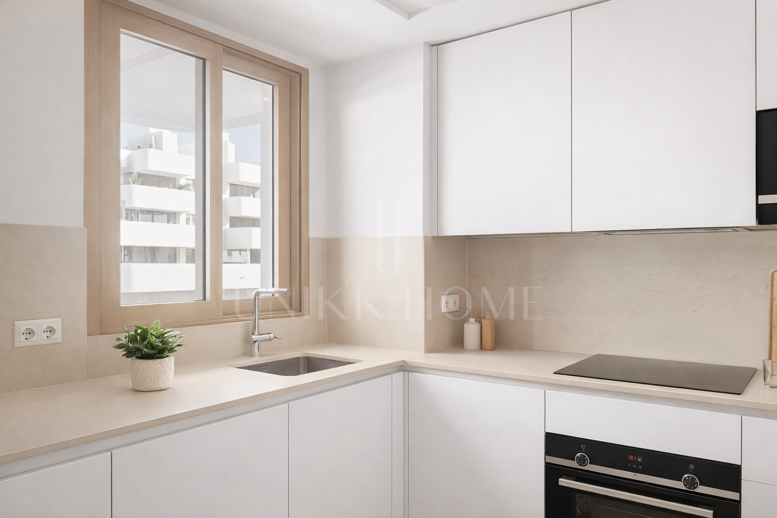 Ático Dúplex Moderno Listo para Entrar a Vivir con Vistas al Mar en Las Mesas, Estepona