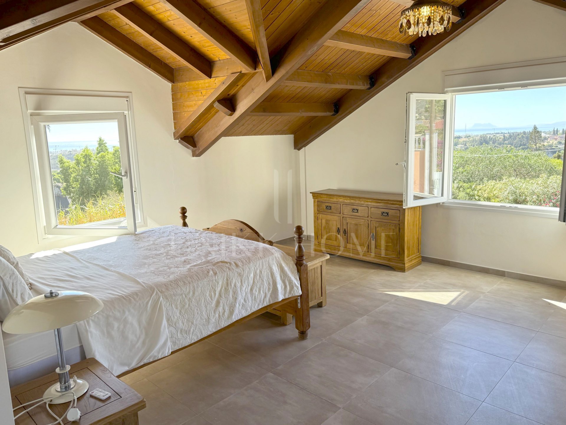 Classic Mansion with Panoramic Sea Views in Puerto Romano, Estepona