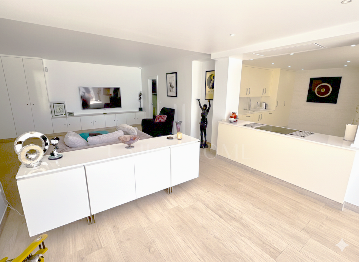 Classic Mansion with Panoramic Sea Views in Puerto Romano, Estepona