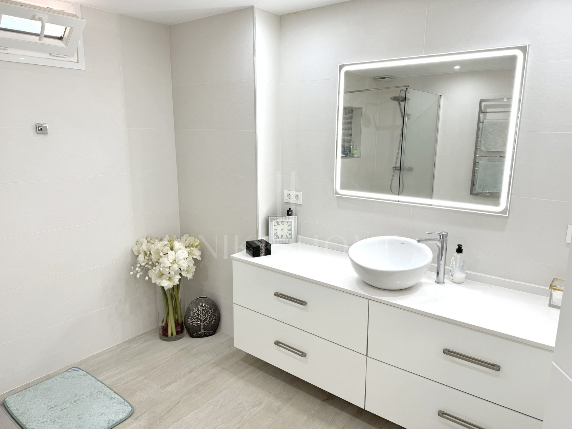 Classic Mansion with Panoramic Sea Views in Puerto Romano, Estepona