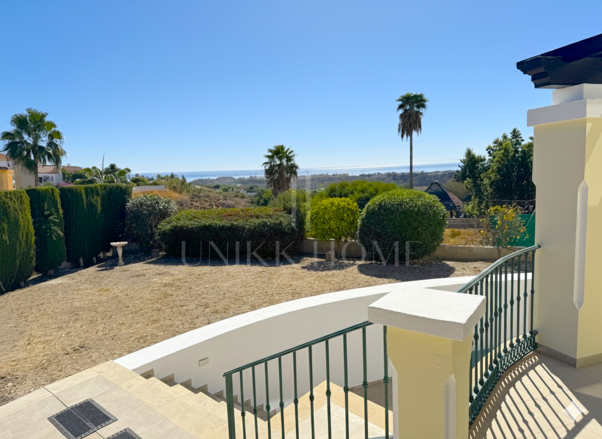 Classic Mansion with Panoramic Sea Views in Puerto Romano, Estepona