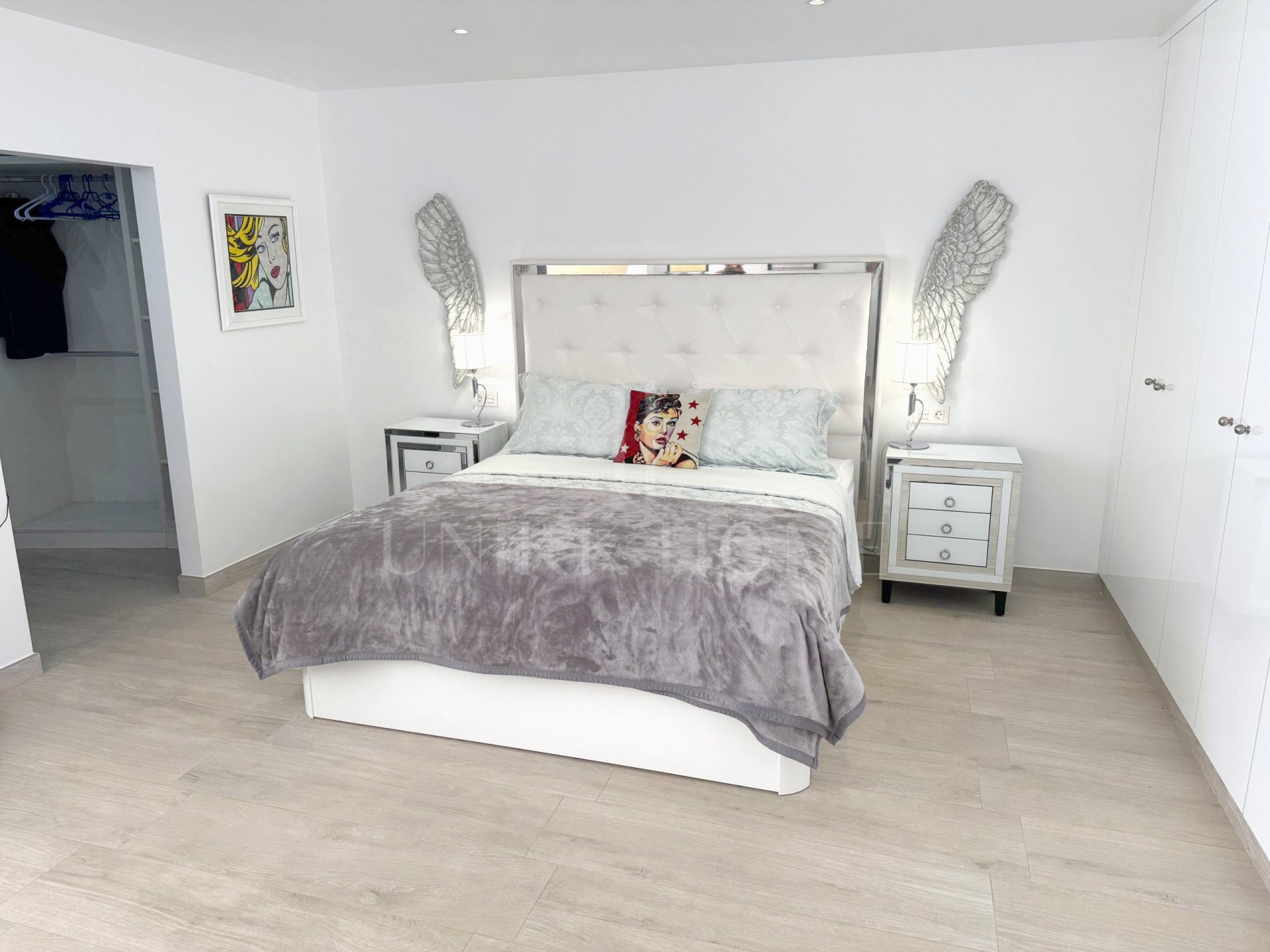 Classic Mansion with Panoramic Sea Views in Puerto Romano, Estepona