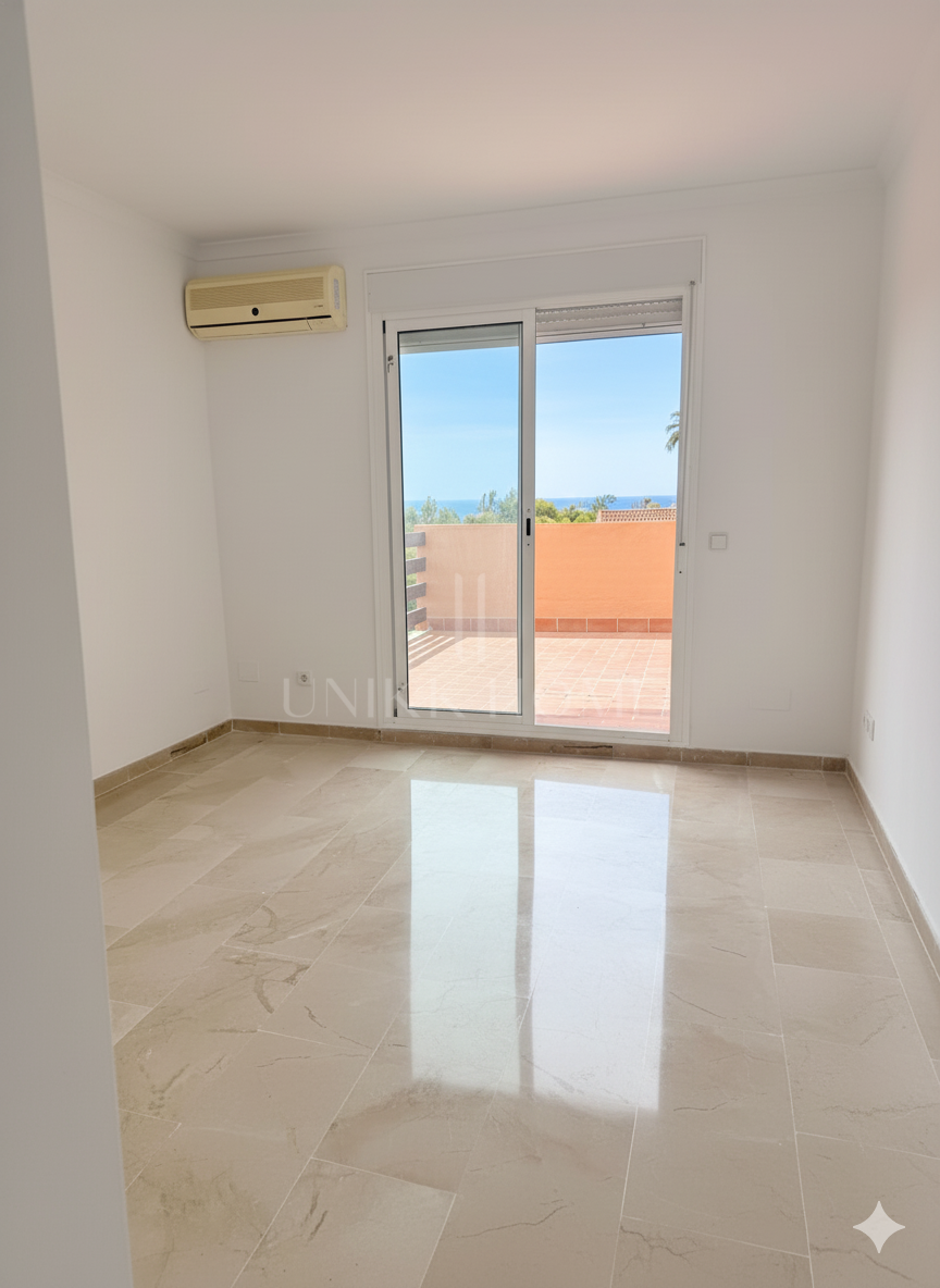 Spacious Duplex Penthouse with Panoramic Sea Views in Bahia de Casares