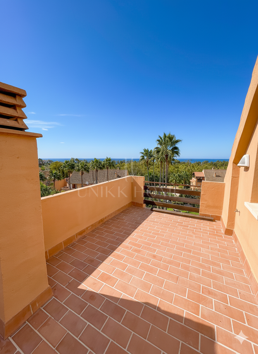 Spacious Duplex Penthouse with Panoramic Sea Views in Bahia de Casares