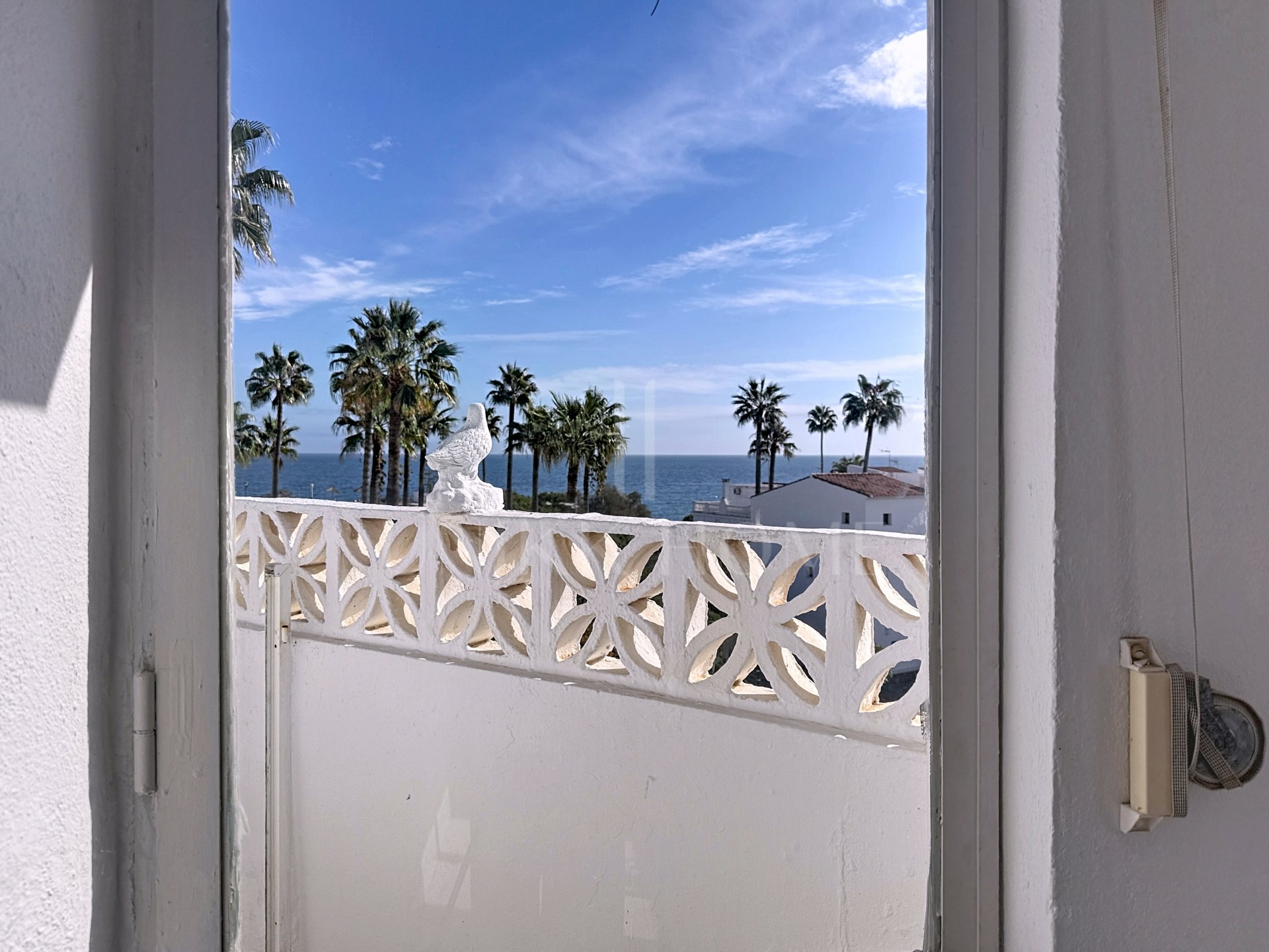 Townhouse on the Front Line of the Beach in Playa Paraíso, Manilva