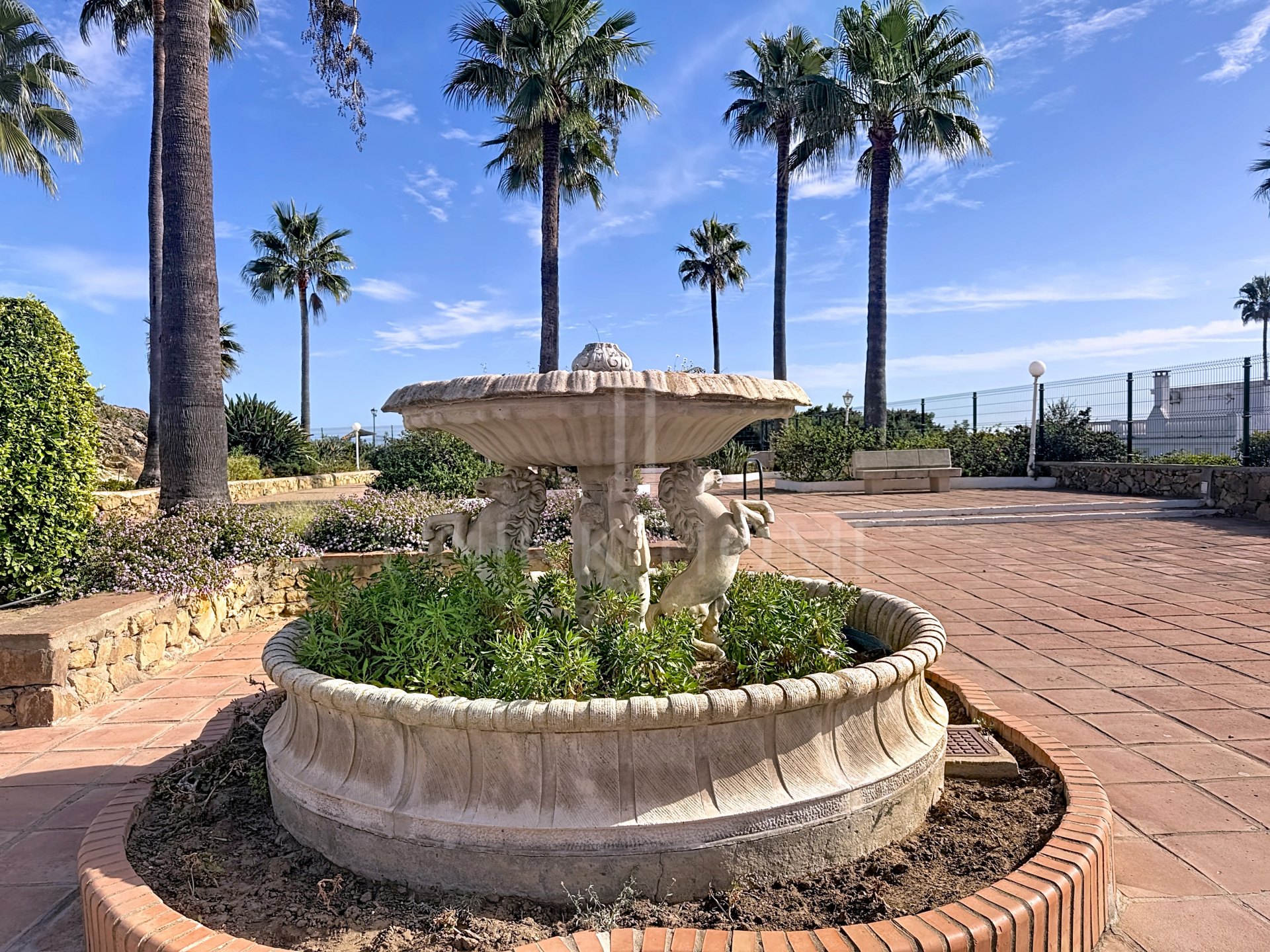 Townhouse on the Front Line of the Beach in Playa Paraíso, Manilva