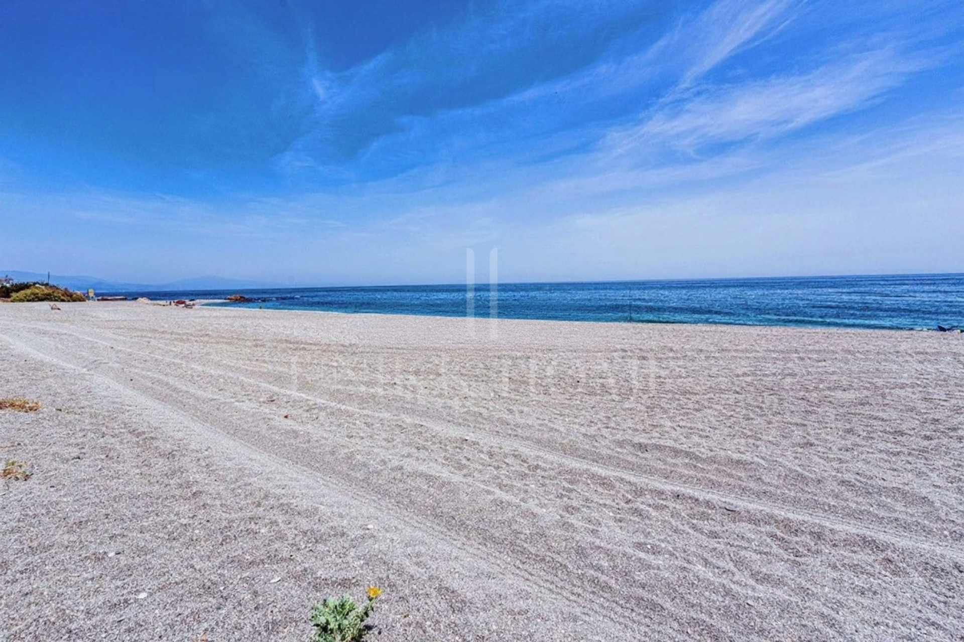 Townhouse on the Front Line of the Beach in Playa Paraíso, Manilva
