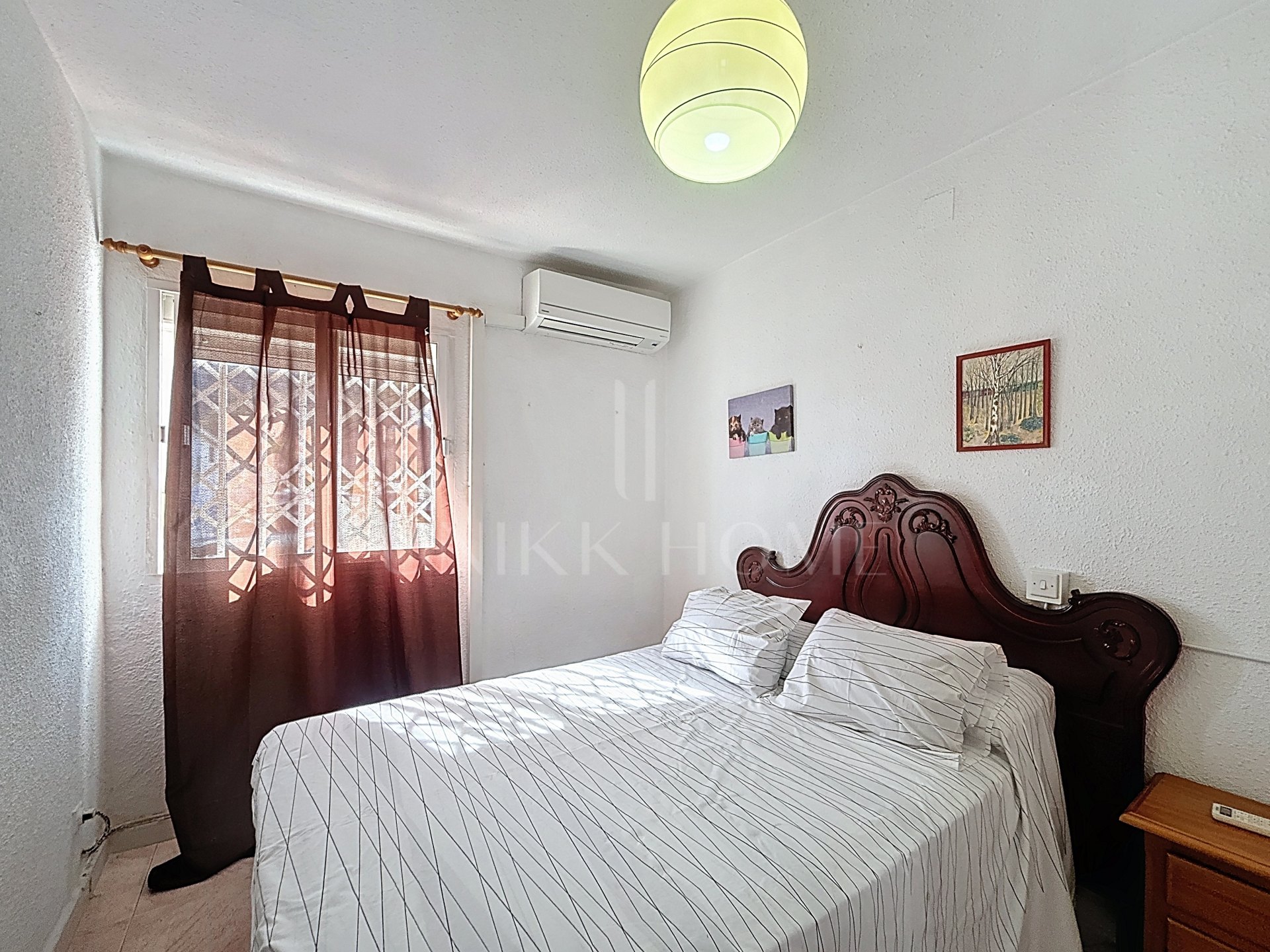 Townhouse on the Front Line of the Beach in Playa Paraíso, Manilva