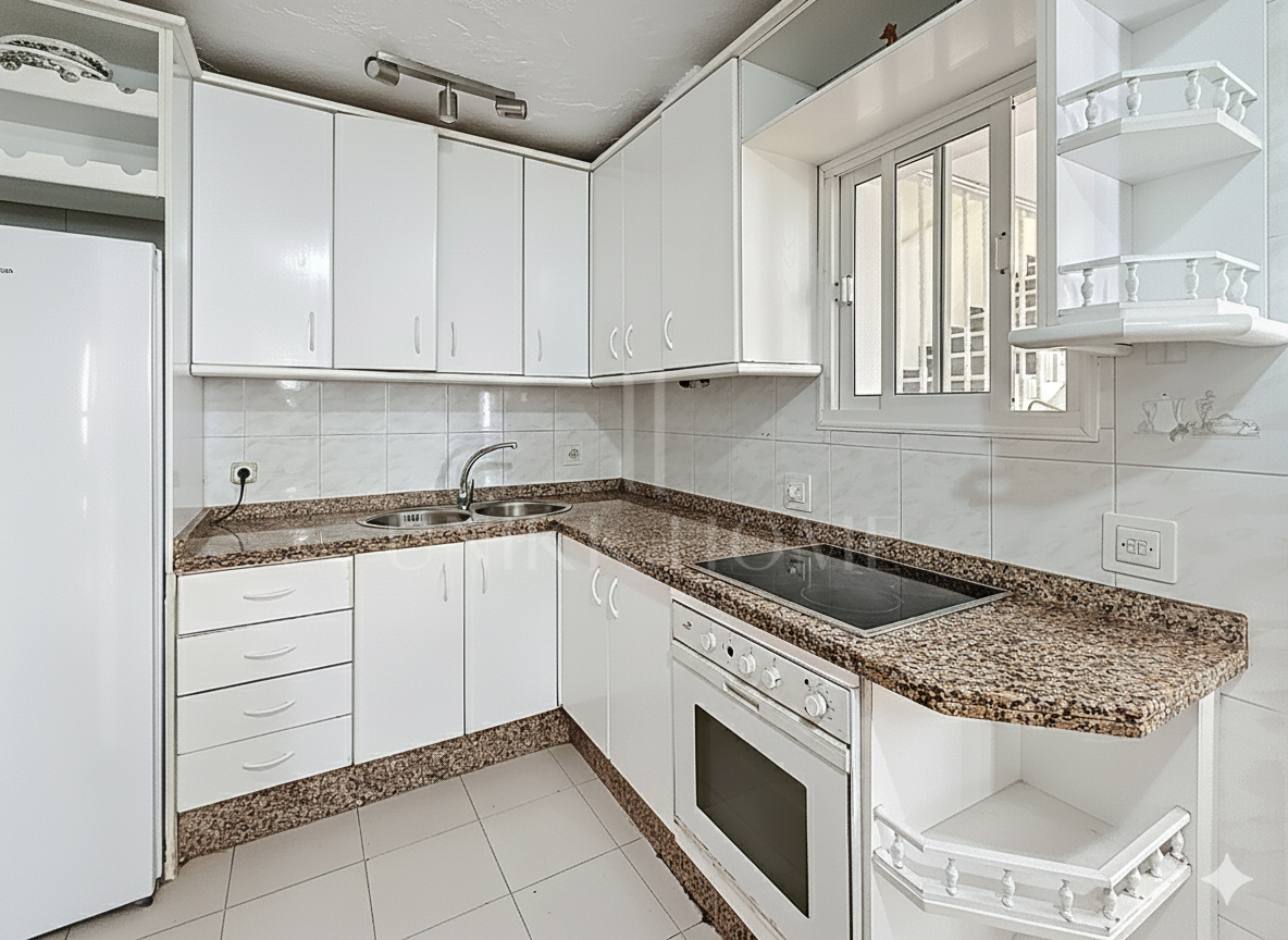 Townhouse on the Front Line of the Beach in Playa Paraíso, Manilva