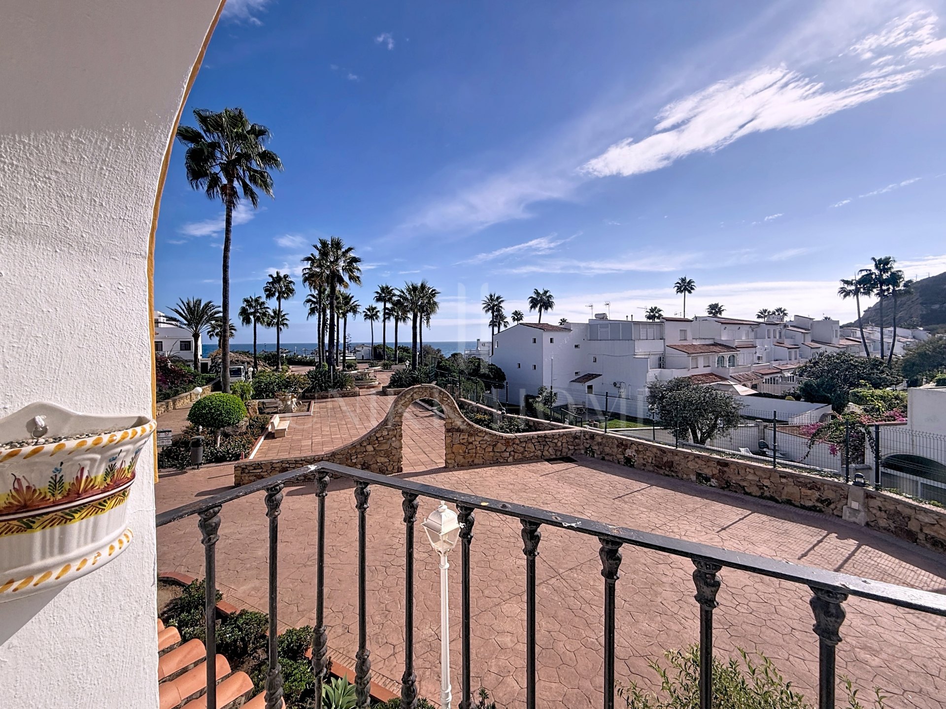 Townhouse on the Front Line of the Beach in Playa Paraíso, Manilva