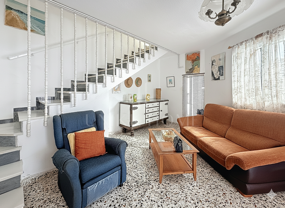 Townhouse on the Front Line of the Beach in Playa Paraíso, Manilva