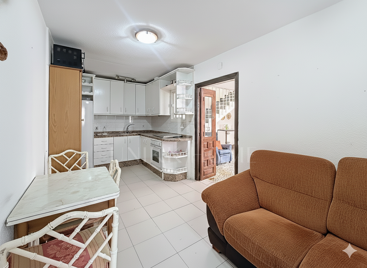 Townhouse on the Front Line of the Beach in Playa Paraíso, Manilva