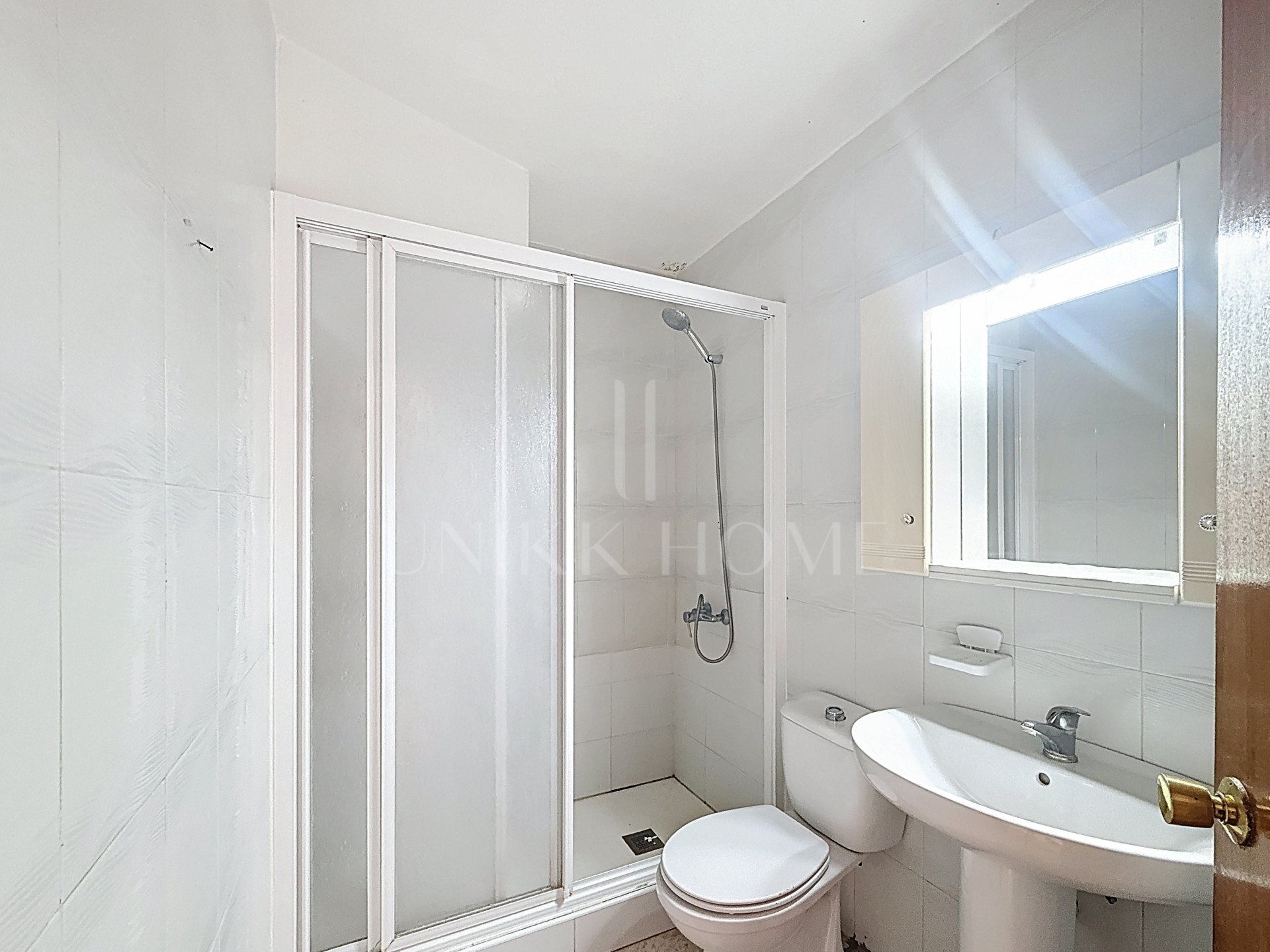 Townhouse on the Front Line of the Beach in Playa Paraíso, Manilva