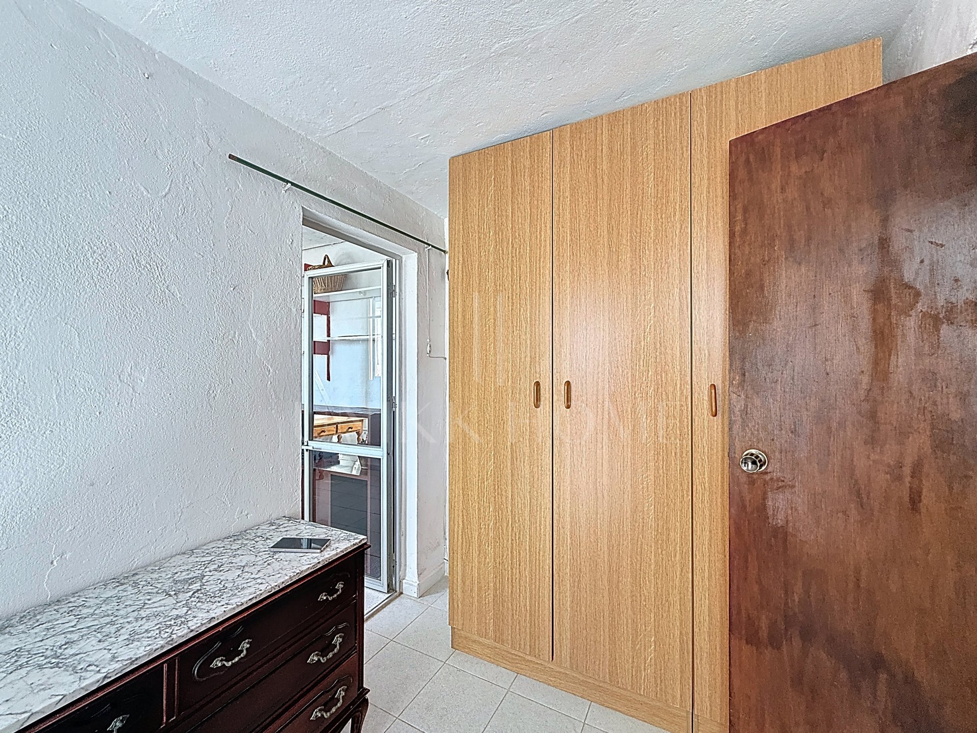 Townhouse on the Front Line of the Beach in Playa Paraíso, Manilva