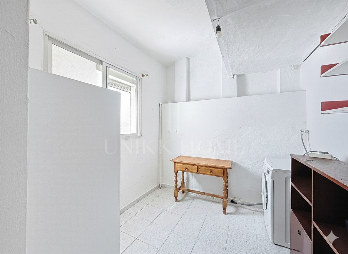 Townhouse on the Front Line of the Beach in Playa Paraíso, Manilva