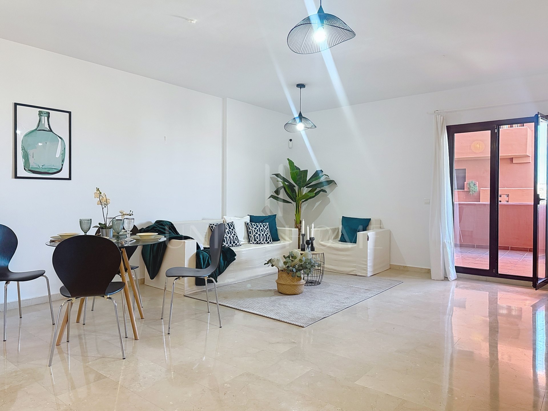 Apartamento con vistas en el Puerto de Estepona - cerca de la playa y paseo maritimo.