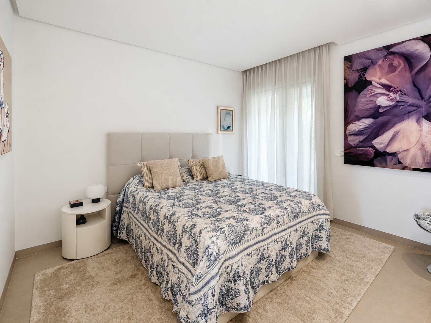 Seafront Luxury Apartment with Timeless Elegance in Estepona’s Doncella Beach
