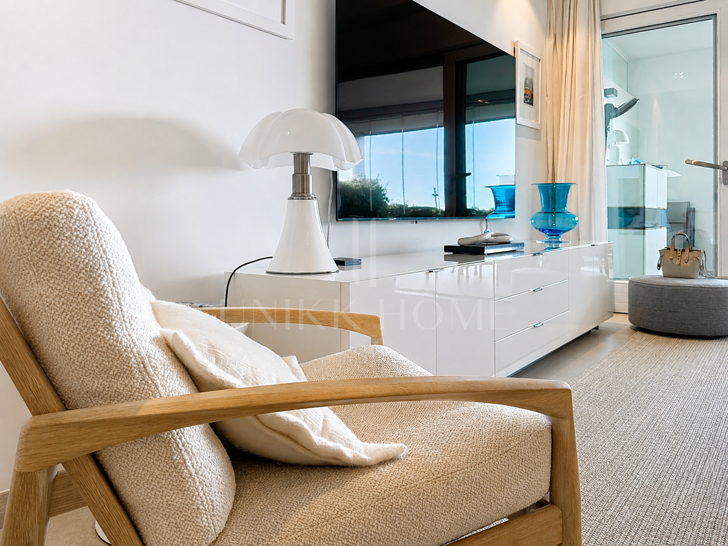 Seafront Luxury Apartment with Timeless Elegance in Estepona’s Doncella Beach