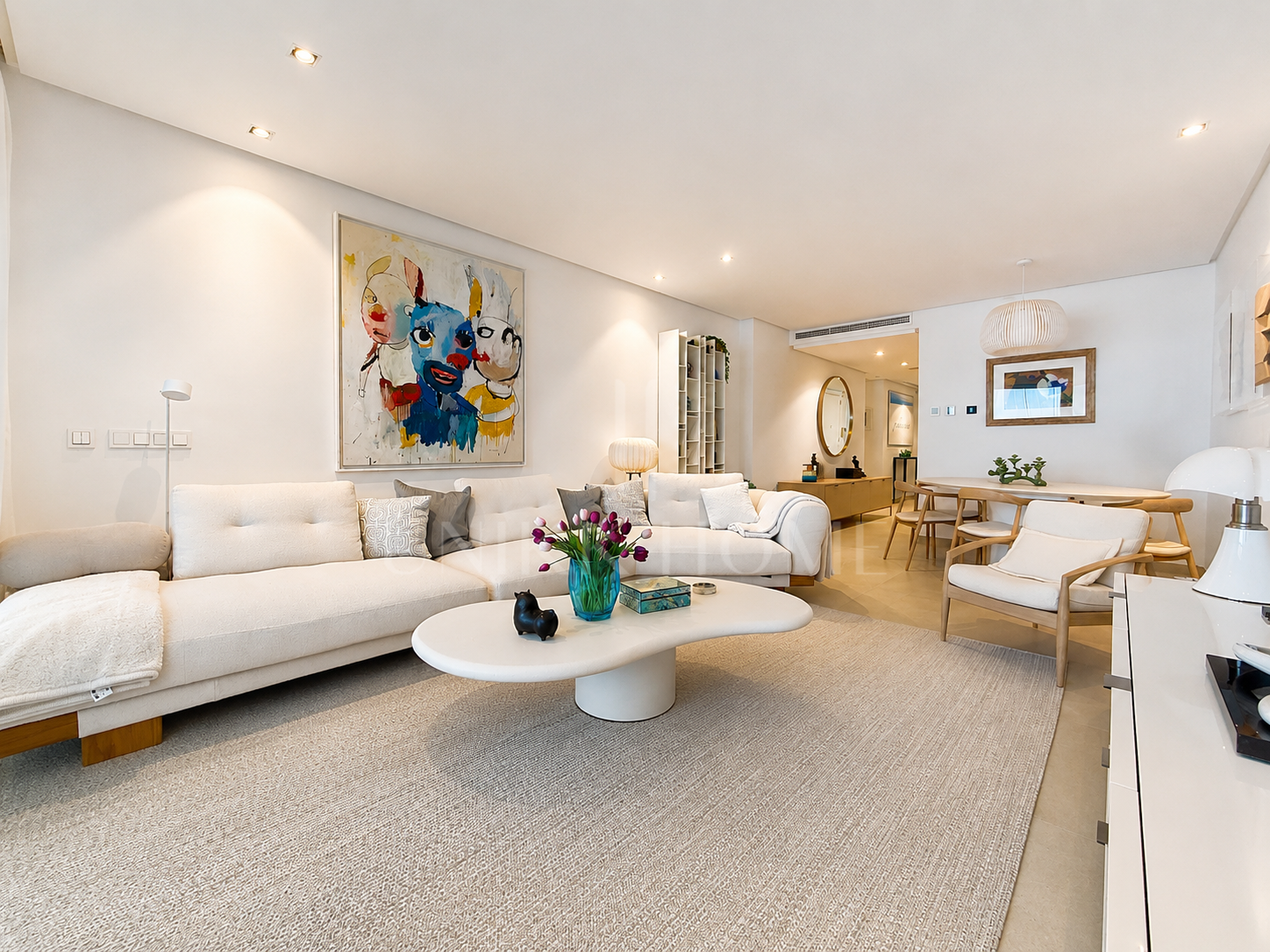 Seafront Luxury Apartment with Timeless Elegance in Estepona’s Doncella Beach
