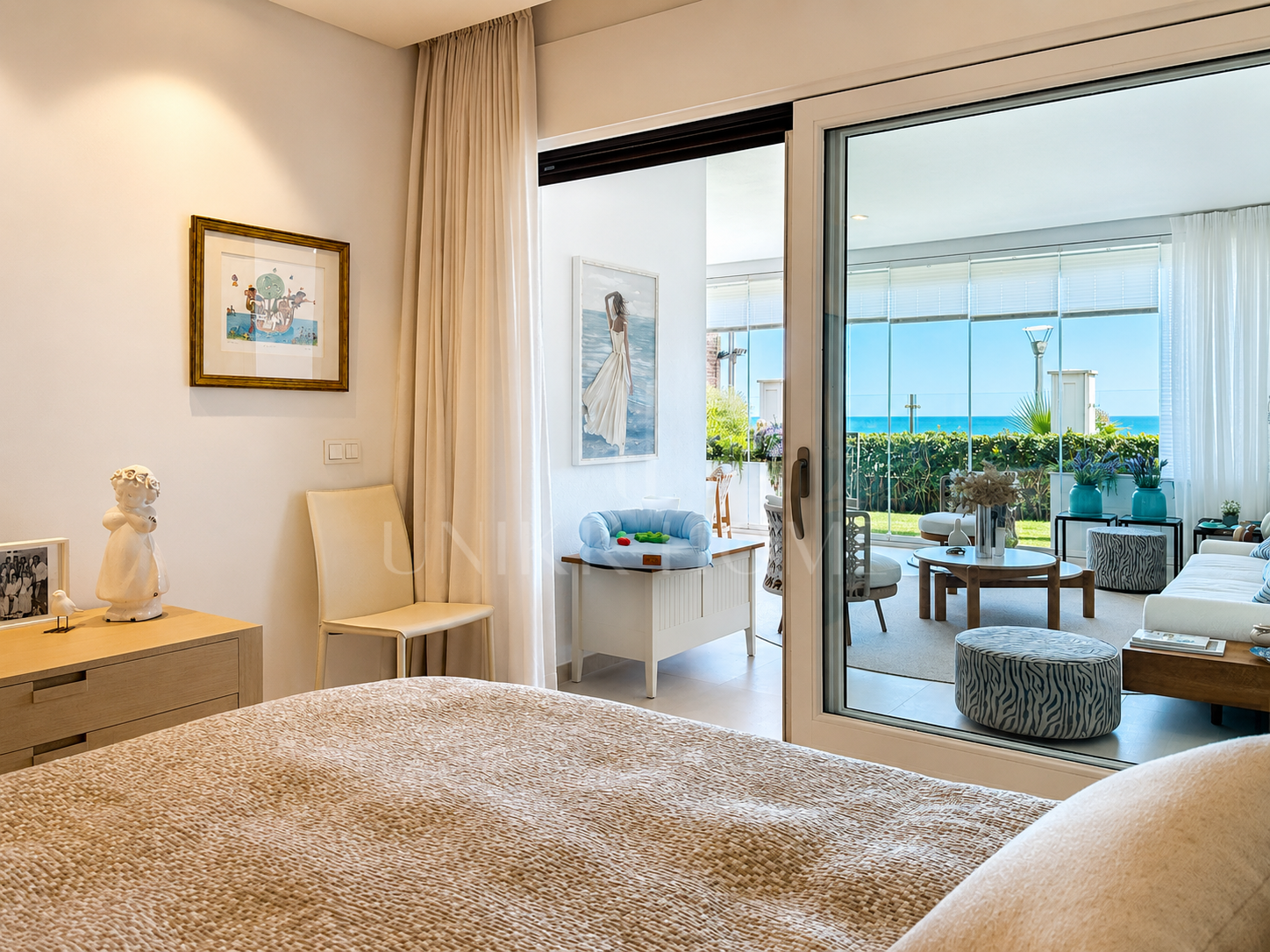 Seafront Luxury Apartment with Timeless Elegance in Estepona’s Doncella Beach