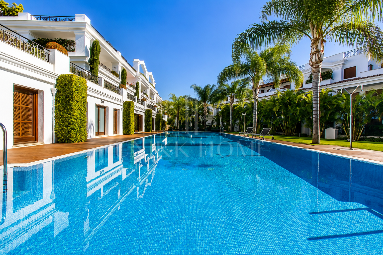 Seafront Luxury Apartment with Timeless Elegance in Estepona’s Doncella Beach