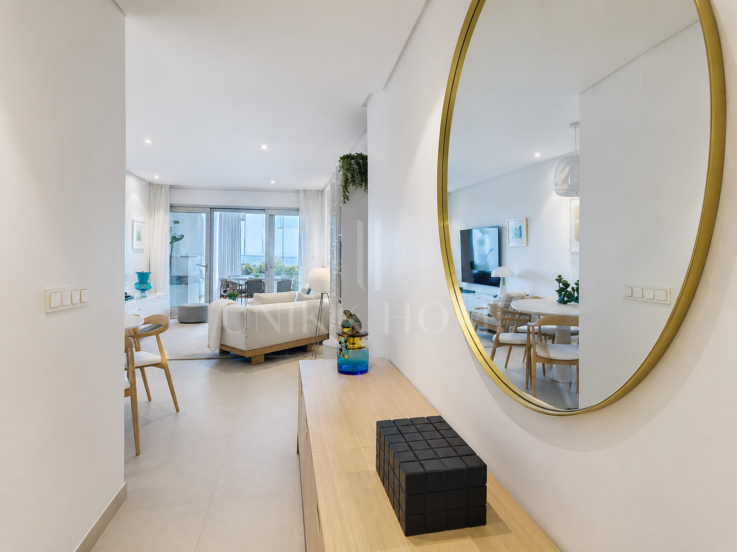 Seafront Luxury Apartment with Timeless Elegance in Estepona’s Doncella Beach