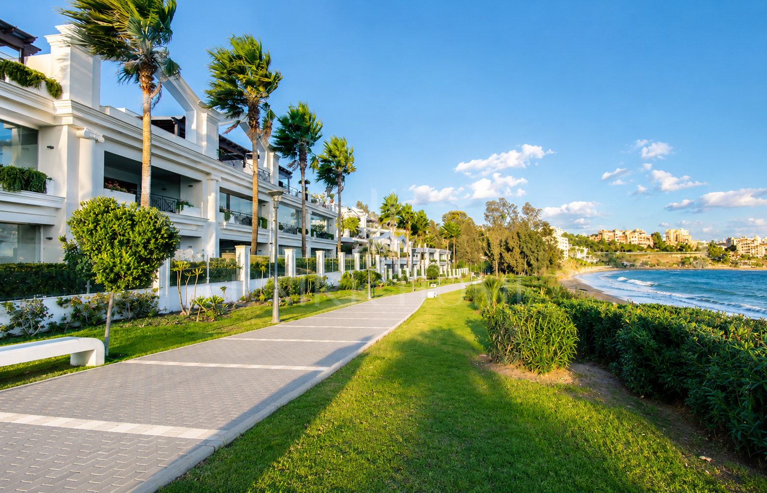 Seafront Luxury Apartment with Timeless Elegance in Estepona’s Doncella Beach