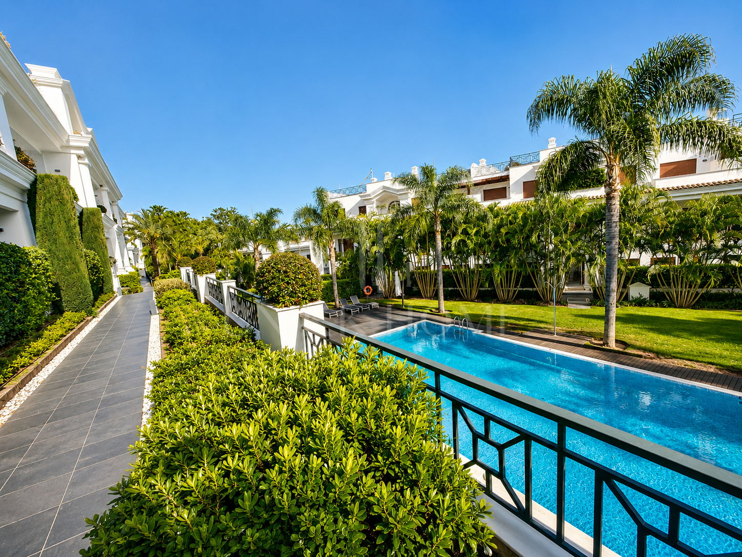 Seafront Luxury Apartment with Timeless Elegance in Estepona’s Doncella Beach