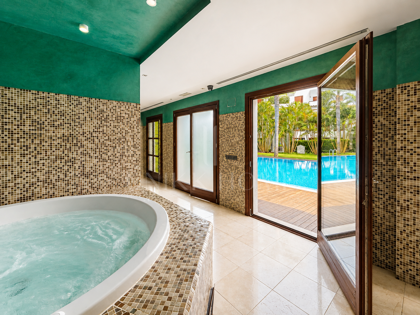 Seafront Luxury Apartment with Timeless Elegance in Estepona’s Doncella Beach