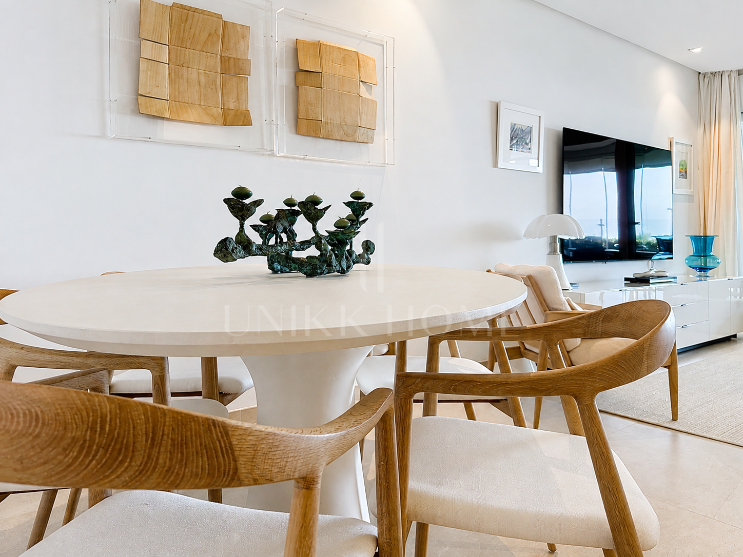 Seafront Luxury Apartment with Timeless Elegance in Estepona’s Doncella Beach