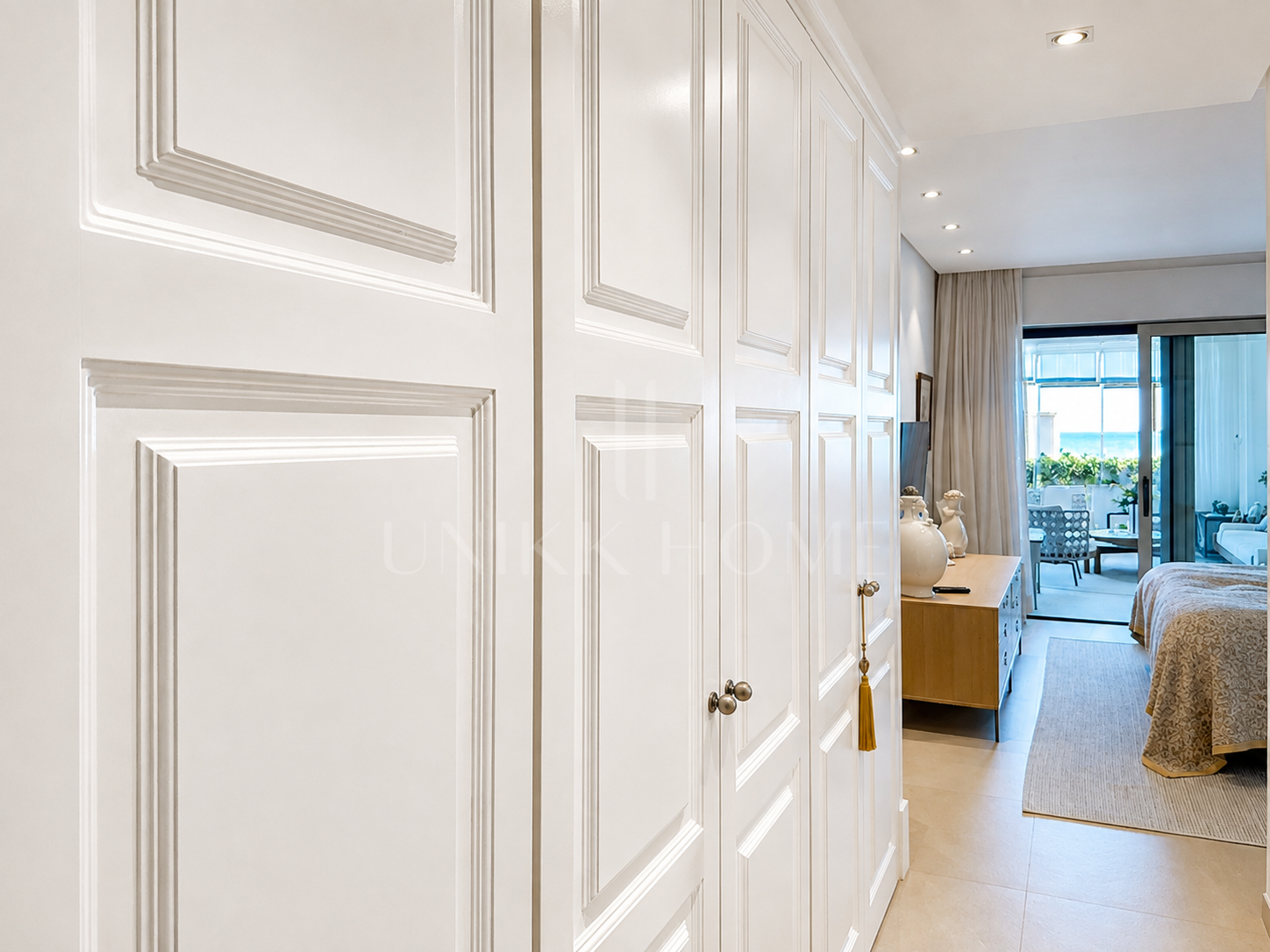 Seafront Luxury Apartment with Timeless Elegance in Estepona’s Doncella Beach