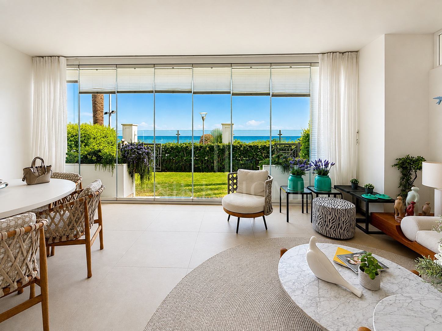 Seafront Luxury Apartment with Timeless Elegance in Estepona’s Doncella Beach