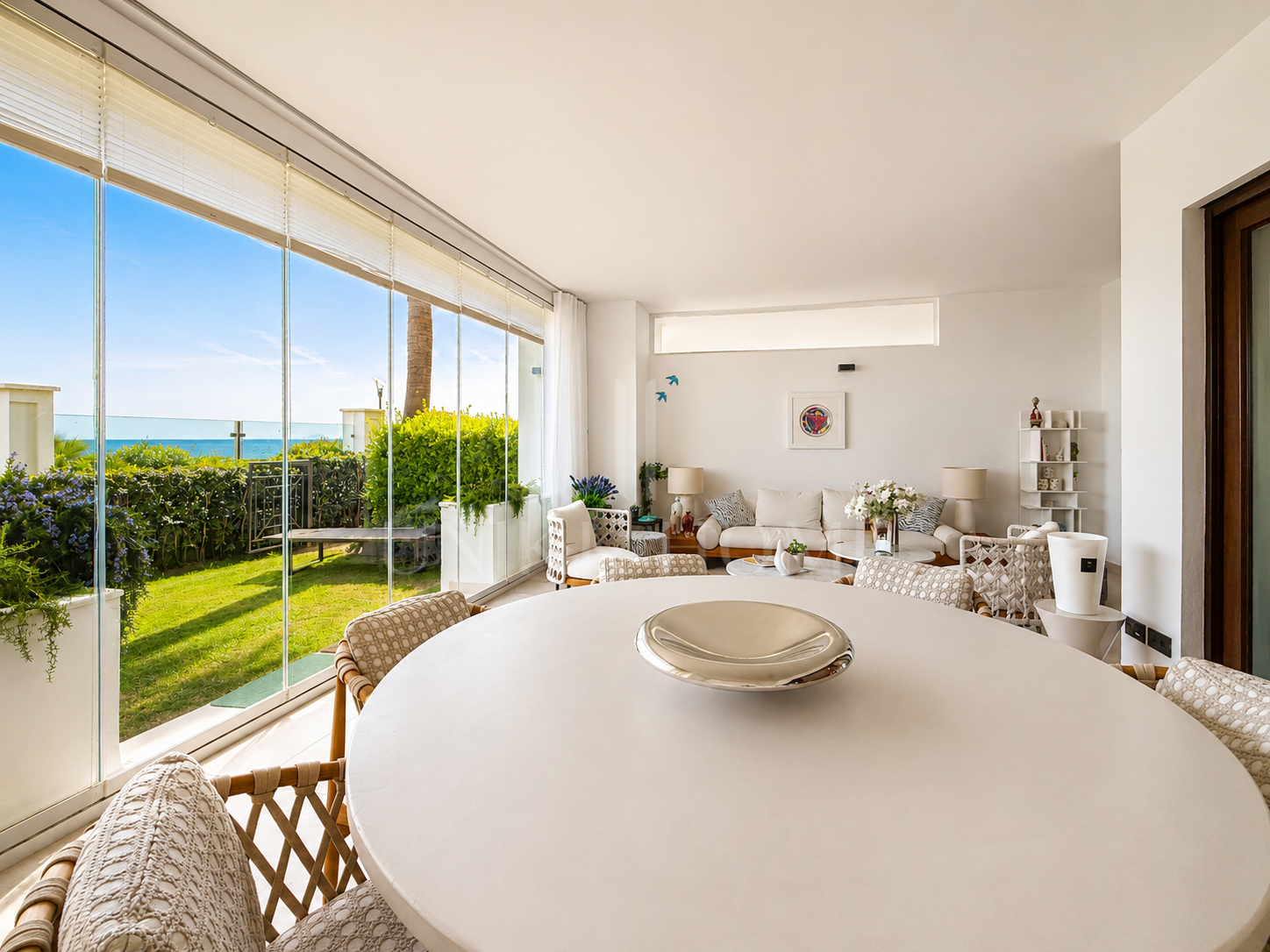 Seafront Luxury Apartment with Timeless Elegance in Estepona’s Doncella Beach