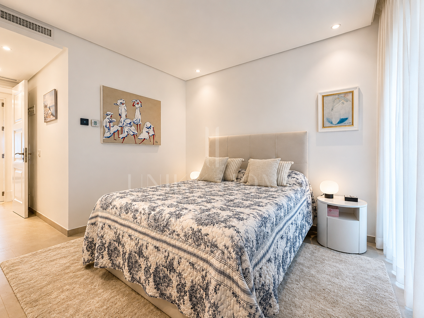 Seafront Luxury Apartment with Timeless Elegance in Estepona’s Doncella Beach