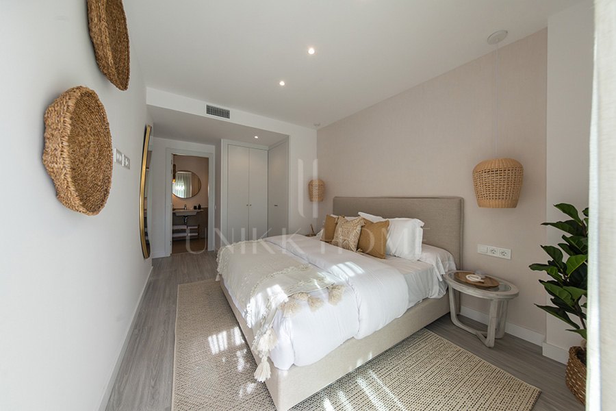 APARTAMENTO DE 2 DORMITORIOS CON JARDÍN EN EL CENTRO DE ESTEPONA