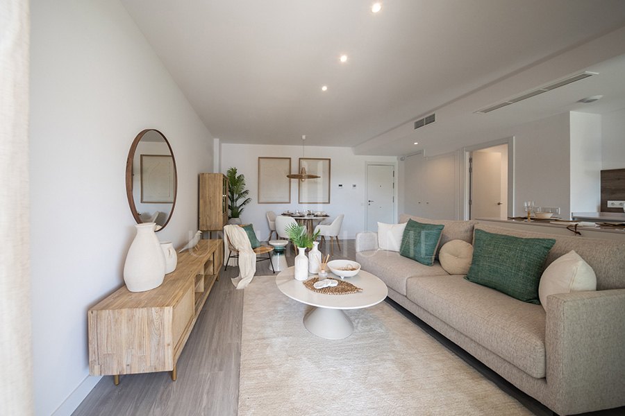 APARTAMENTO DE 2 DORMITORIOS CON JARDÍN EN EL CENTRO DE ESTEPONA