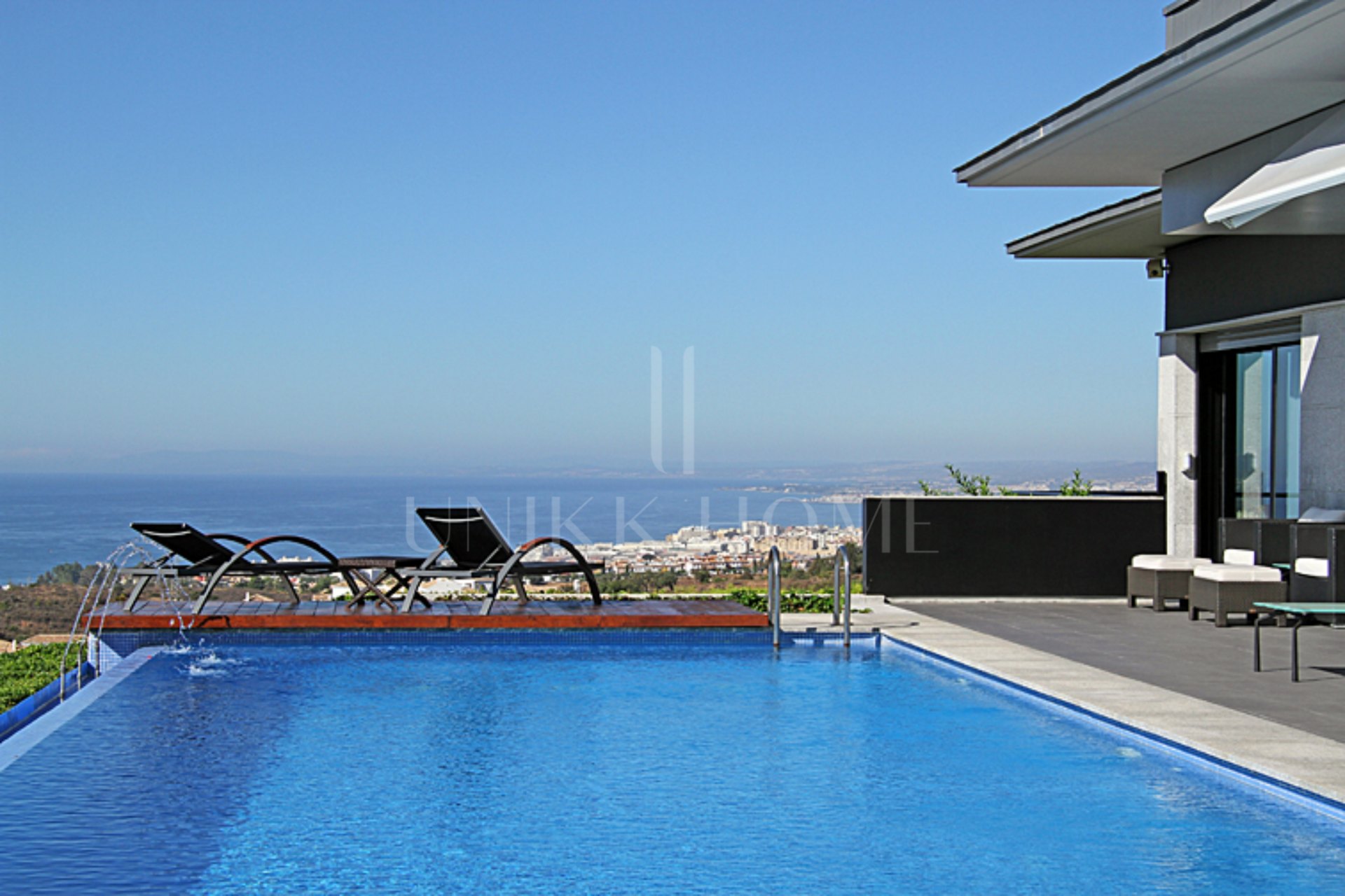 Luxurious 5-Bedroom Villa with Unrivaled Coastal Views