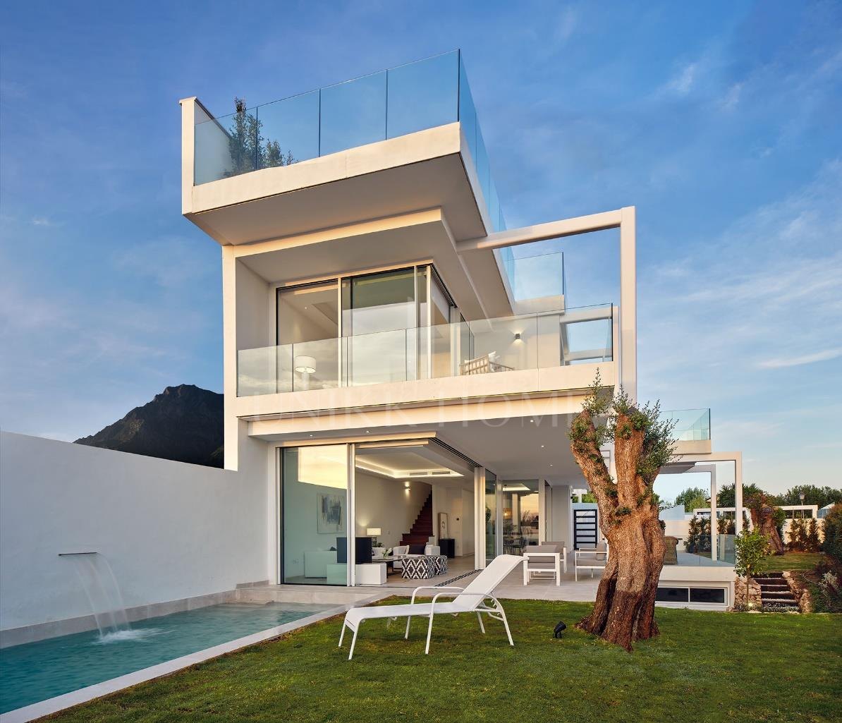 TURN KEY NEW BUILT MODERN VILLA WITH SEA VIEWS AND PRIVATE POOL CLOSE TO MARBELLA CENTER