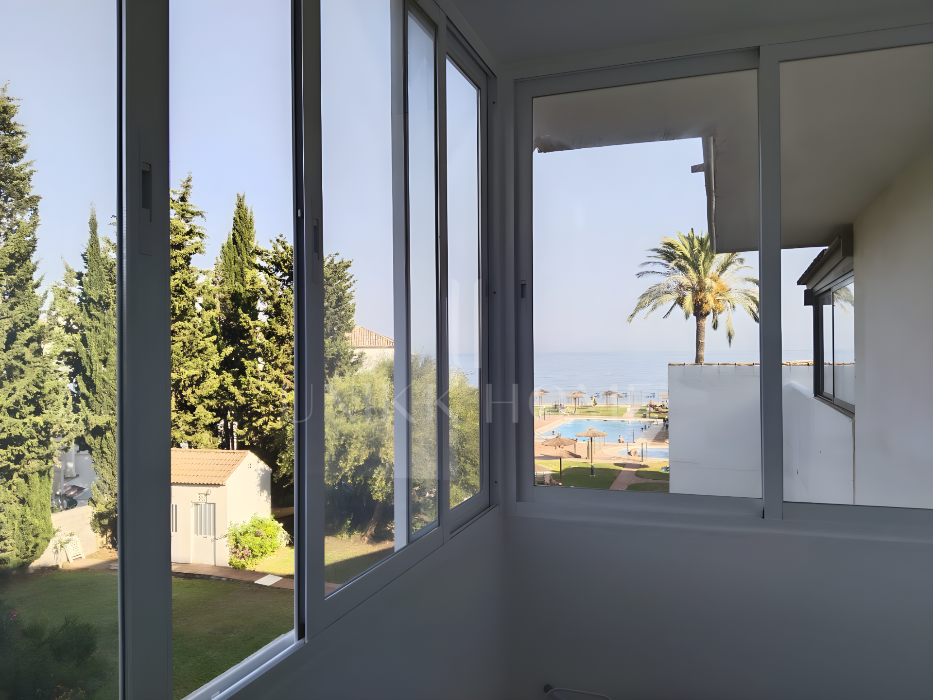 Apartamento en Primera Línea de Playa en Bahía de Estepona