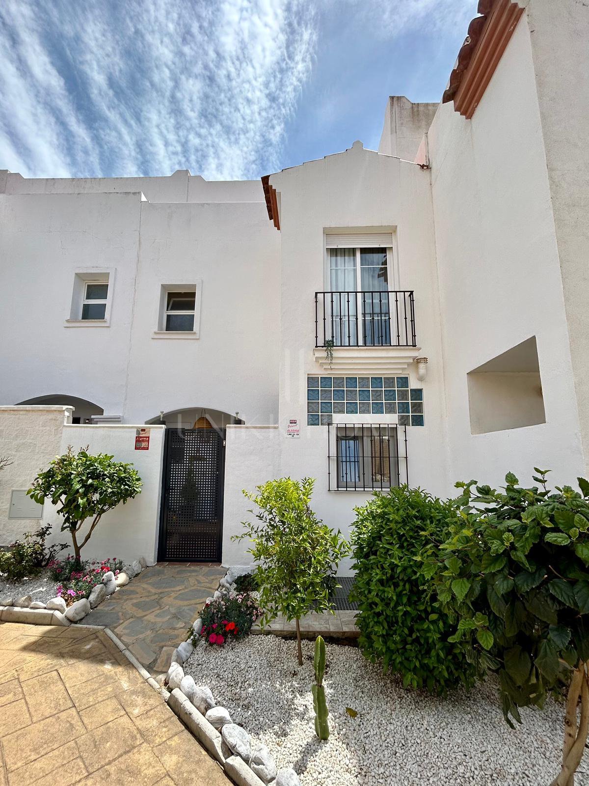 LARGE TOWNHOUSE WITH MULTIPURPOSE BASEMENT IN MARINA DE CASARES