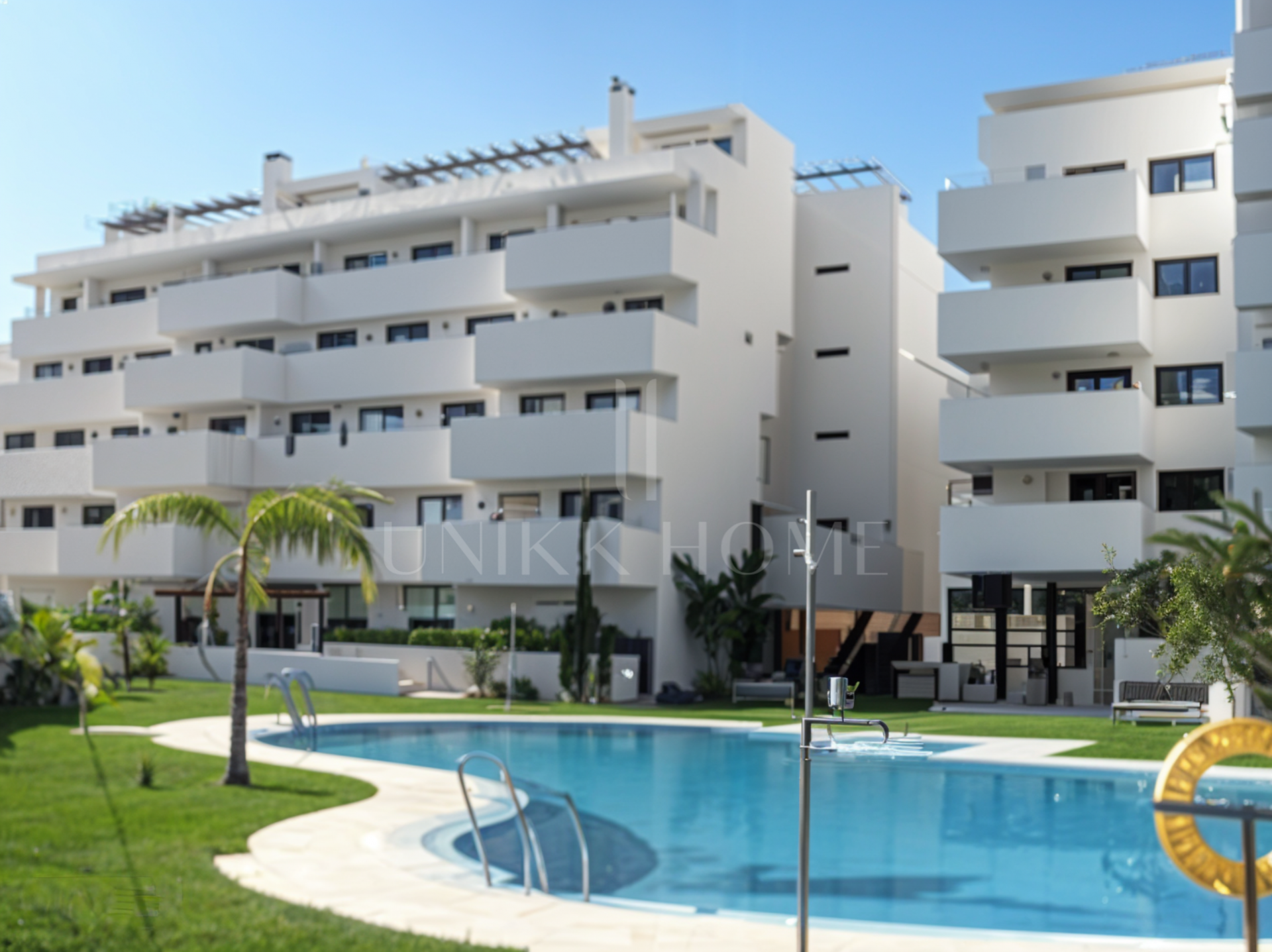 APARTAMENTO DE 3 DORMITORIOS CON VISTAS ABIERTAS A LA CIUDAD - MESAS ESTEPONA