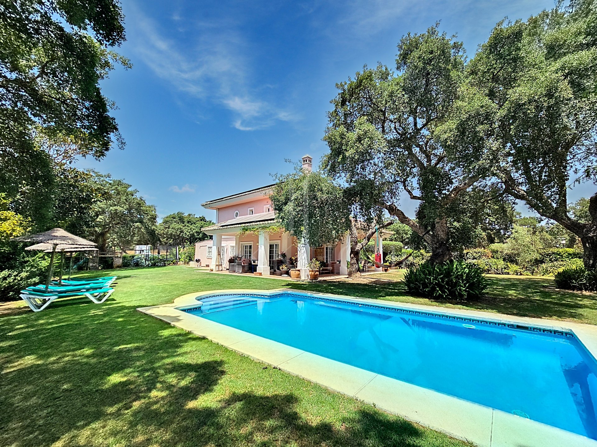 Excepcional Villa con amplia parcela en San Roque Club, Sotogrande