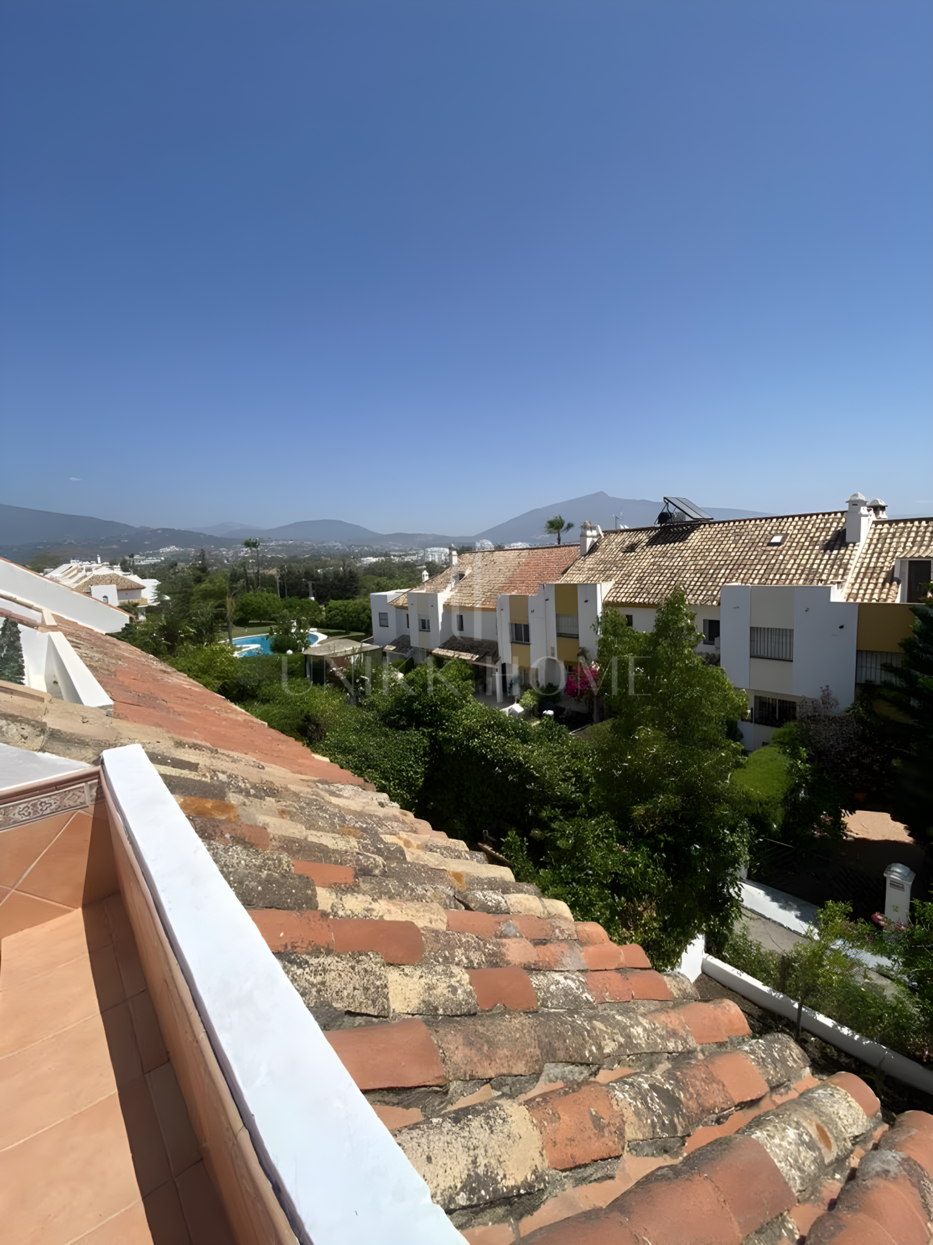 Grand Townhouse with attic in Monte Biarritz, Estepona