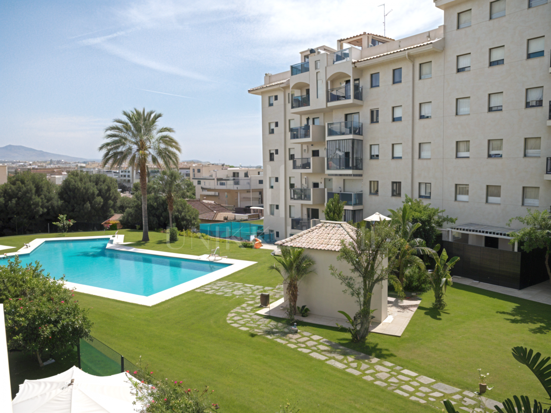 Apartamento Moderno Reformado con Vistas Abiertas en Huerta Nueva - Puerto Estepona