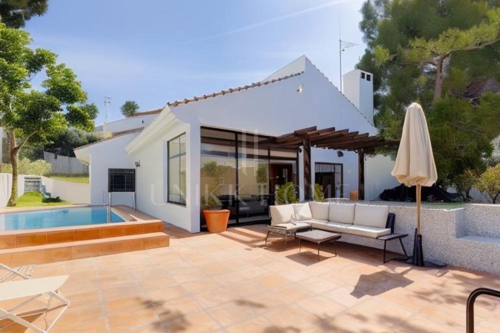 ANDALUCIAN STYLE 5 BEDROMS VILLA WITH PRIVATE POOL IN SEGHERS