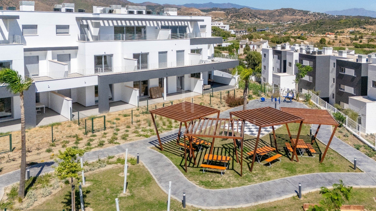 3 BEDROOMS GROUND FLOOR APARTMENT WITH GARDEN IN VALLE ROMANO GOLF - ESTEPONA