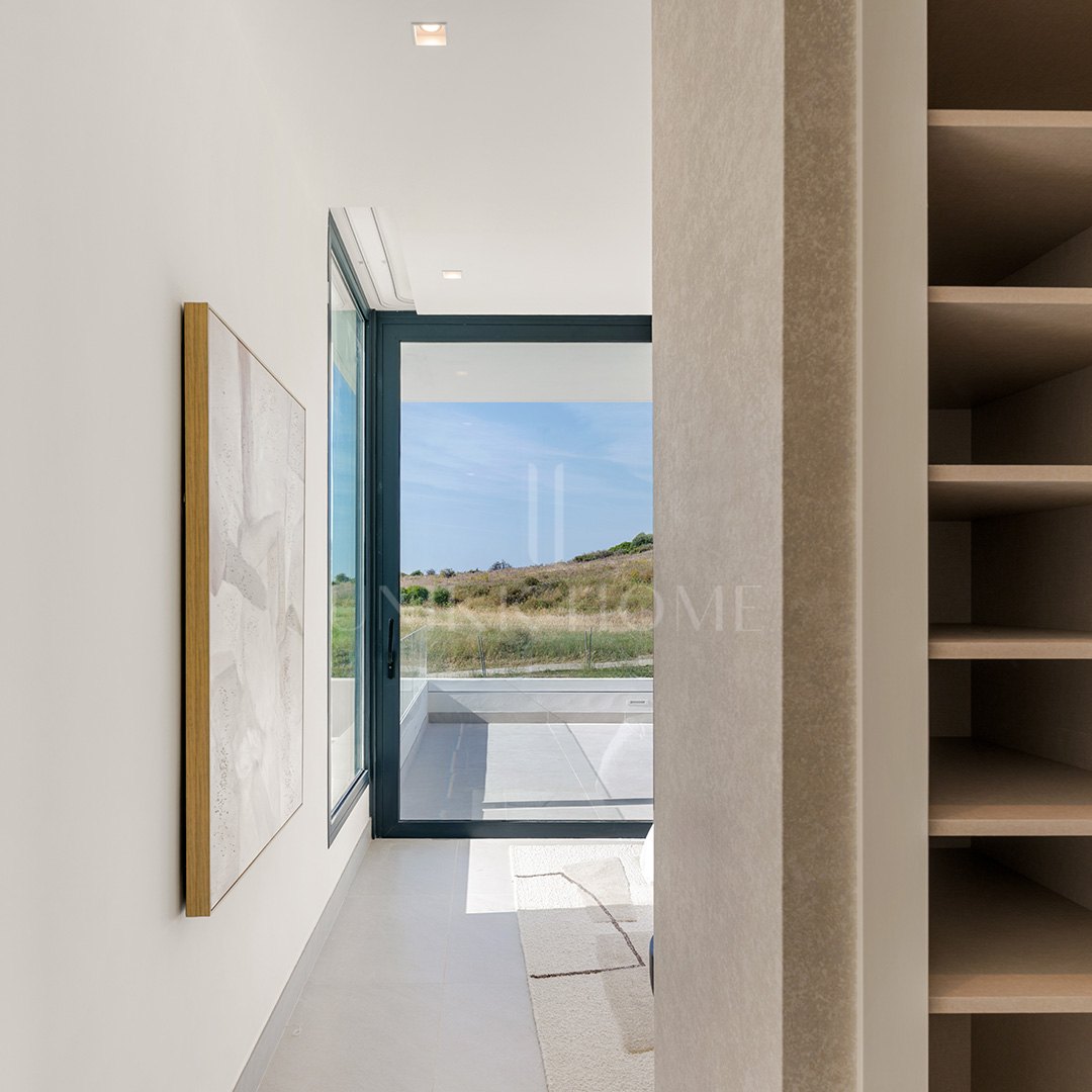 VILLA CON PISCINA PRIVADA Y VISTAS AL GOLF - NUEVA CONSTRUCCIÓN - ESTEPONA GOLF